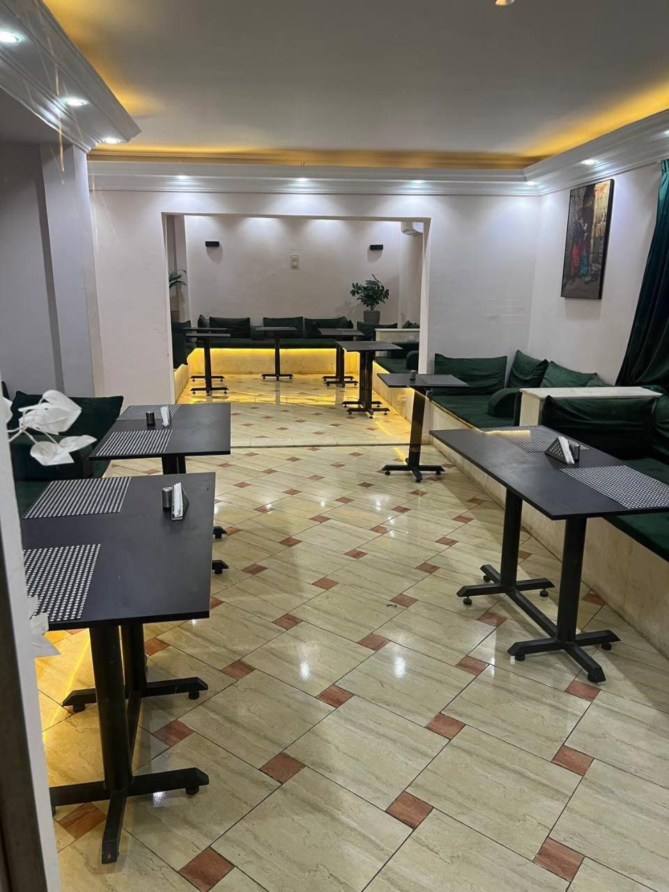 Aziz Egypt Pyramids View Hotel Kafrat al Jabal Exterior foto